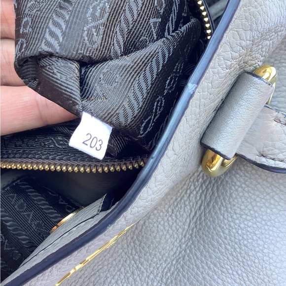 NICE genuine leather PRADA tote bag 🌷🌷 - Picture 12 of 16